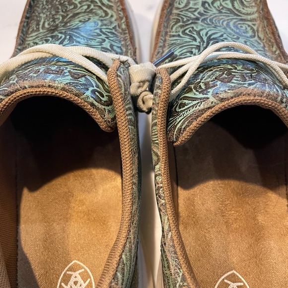 Ariat Floral Embossed Hilo Moc Toe Leather Shoes - Picture 2 of 6